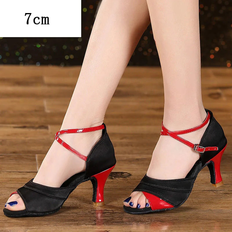 Latein-Tanzschuhe aus Satin mit Pailletten, Modell Katowice, Farbe Rot