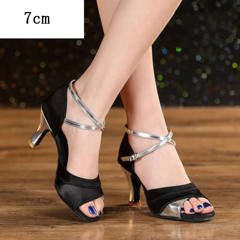 Latein-Tanzschuhe aus Satin mit Pailletten, Modell Katowice, Farbe Silber